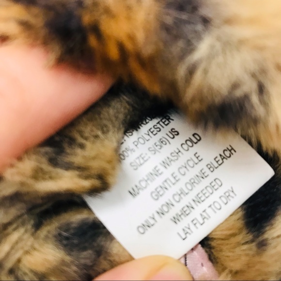 Willow & Ruby Leopard Faux Fur Slippers - Picture 4 of 7